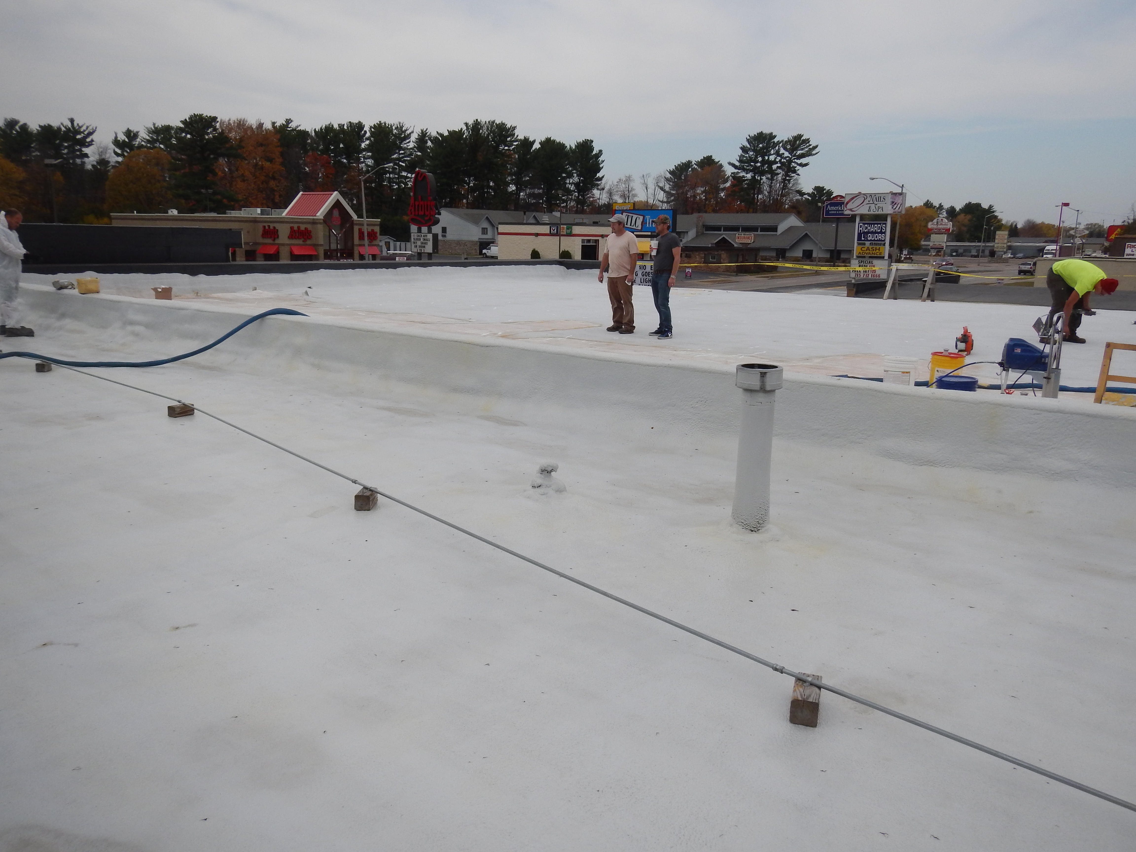 Roof parapet and curb detail waterproofed with polyurea